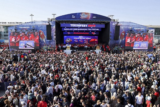 Dünyanın en büyük organizasyonu olarak tarihe geçti: TEKNOFEST'e 1 milyon yarışmacı 2,5 milyonu aşan ziyaretçi katıldı